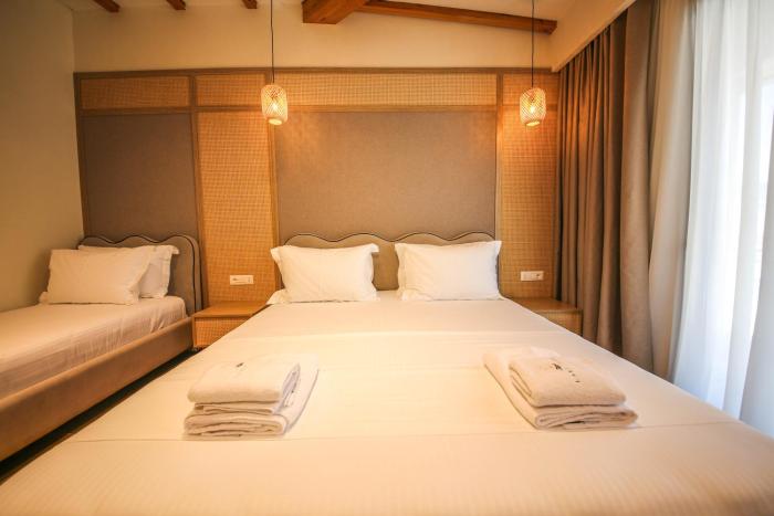 hotel lake park ksamil