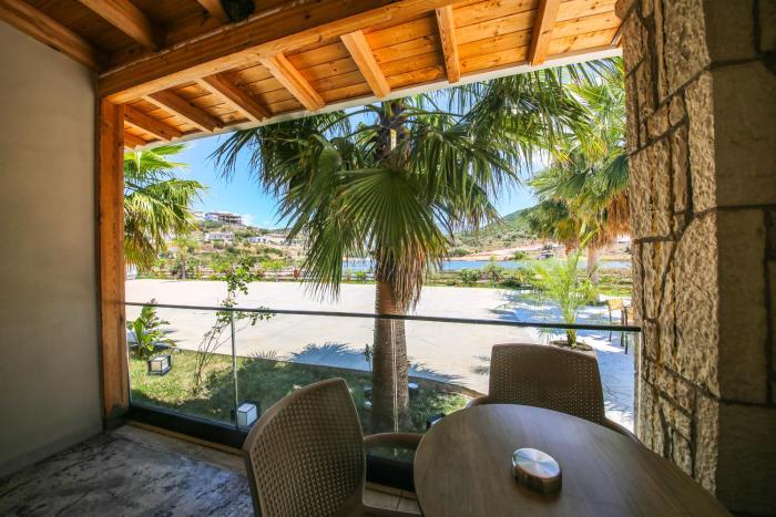 hotel lake park ksamil