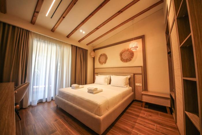 hotel lake park ksamil