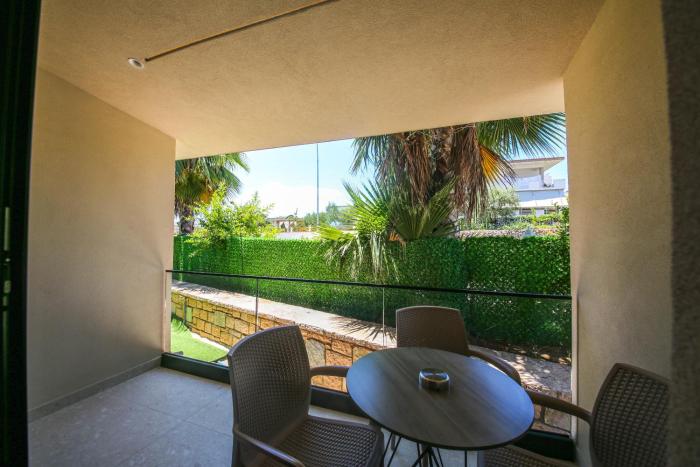 hotel lake park ksamil