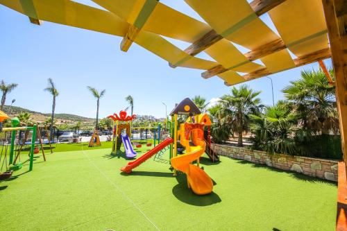 hotel lake park ksamil
