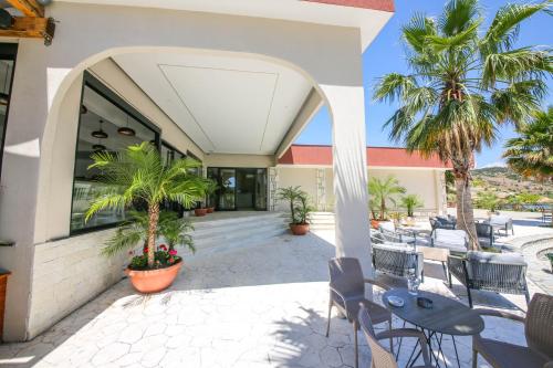 hotel lake park ksamil