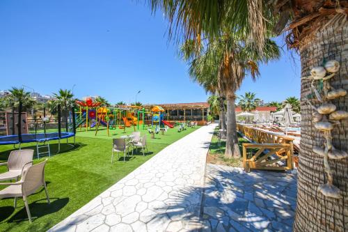 hotel lake park ksamil