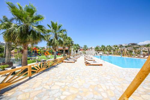 hotel lake park ksamil
