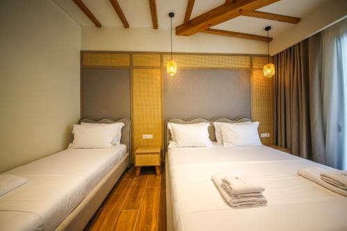 hotel lake park ksamil