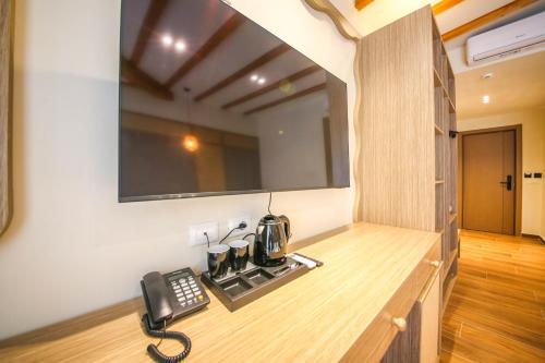 hotel lake park ksamil