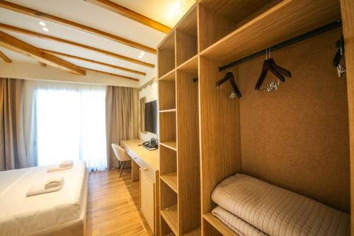 hotel lake park ksamil