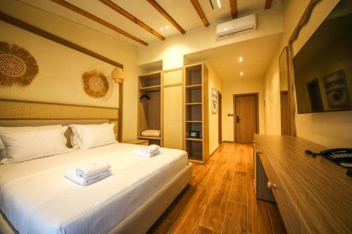 hotel lake park ksamil