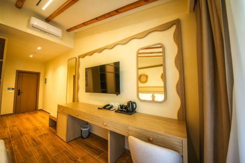 hotel lake park ksamil