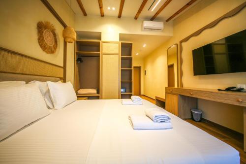 hotel lake park ksamil