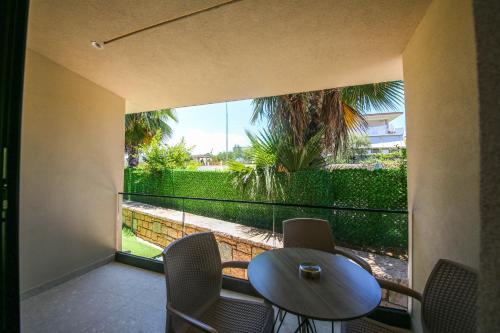 hotel lake park ksamil