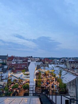 Fest Hotel. Rynok Square,,4 star