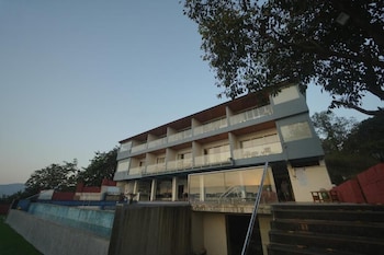 nisarga lake resort tapola