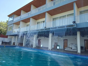 nisarga lake resort tapola