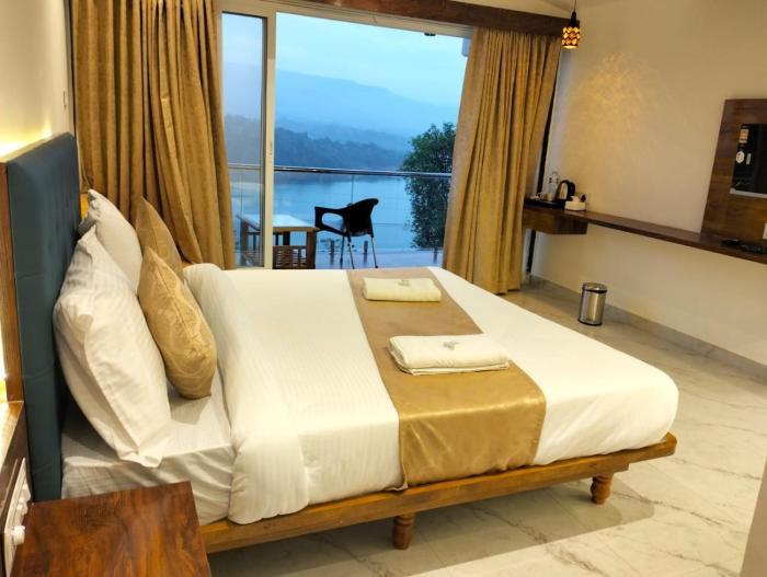 nisarga lake resort tapola