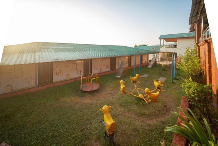 nisarga lake resort tapola