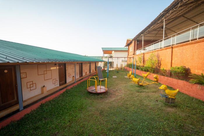 nisarga lake resort tapola