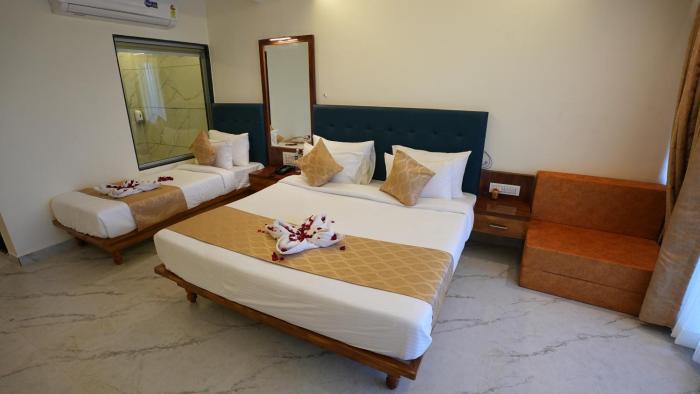 nisarga lake resort tapola