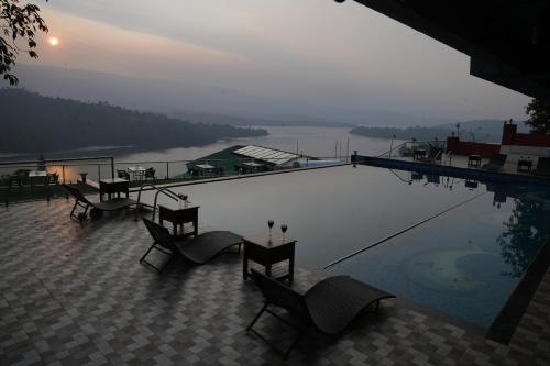 nisarga lake resort tapola