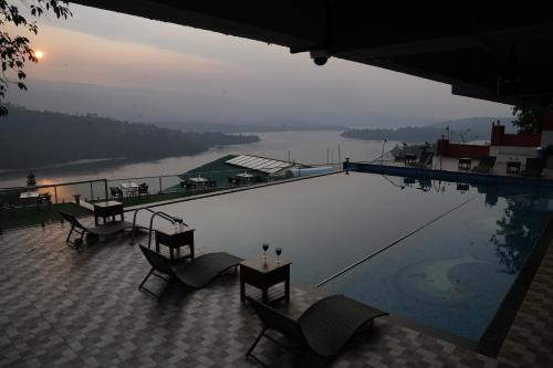 nisarga lake resort tapola