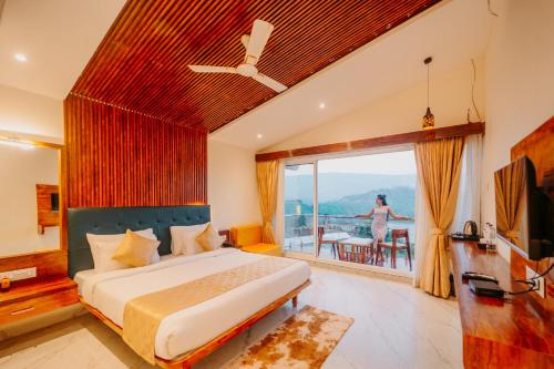 nisarga lake resort tapola