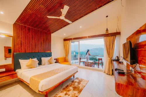 nisarga lake resort tapola