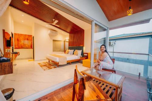 nisarga lake resort tapola