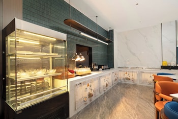 Hotelyizhistationemmetroaurum,,3 star