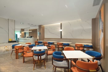 Hotelyizhistationemmetroaurum,,3 star