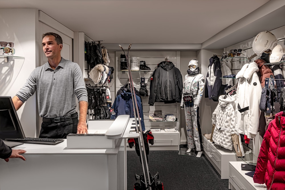 white 1921 courchevel