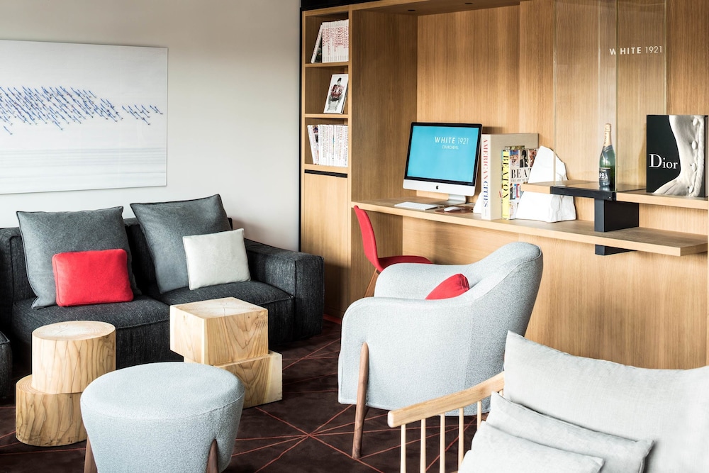 white 1921 courchevel