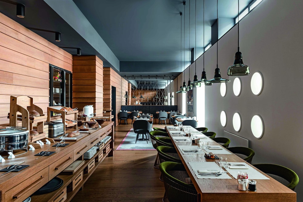 white 1921 courchevel