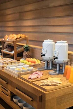 white 1921 courchevel