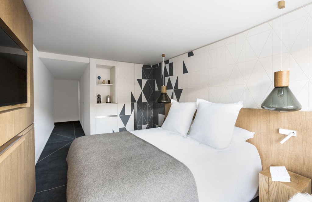 white 1921 courchevel