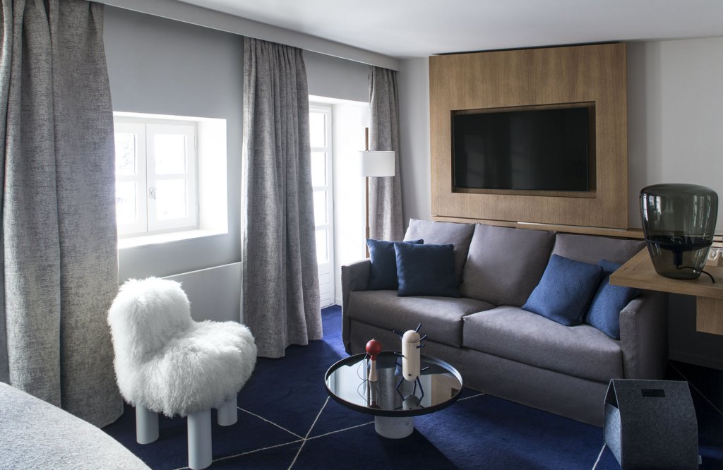 white 1921 courchevel