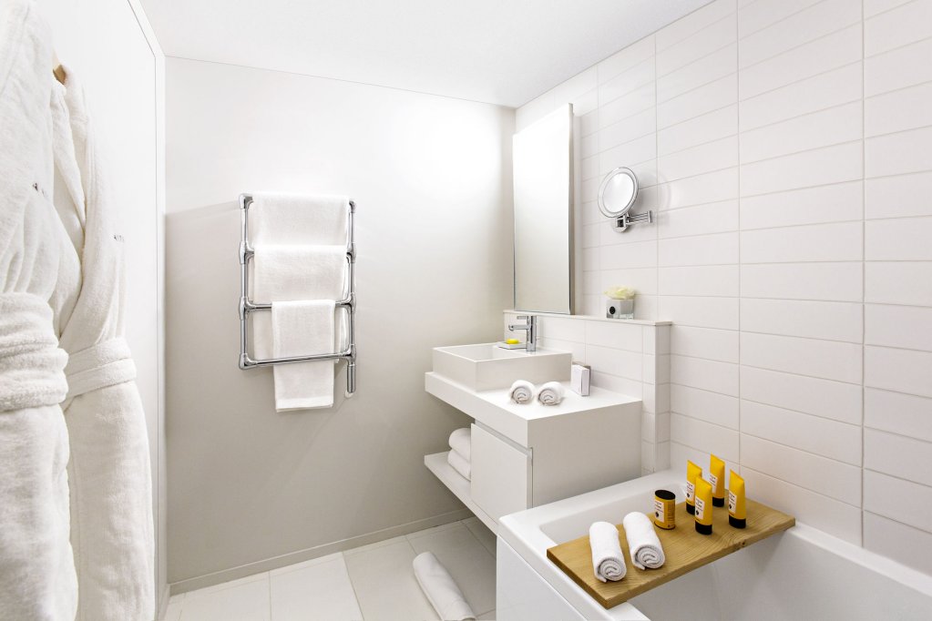 white 1921 courchevel