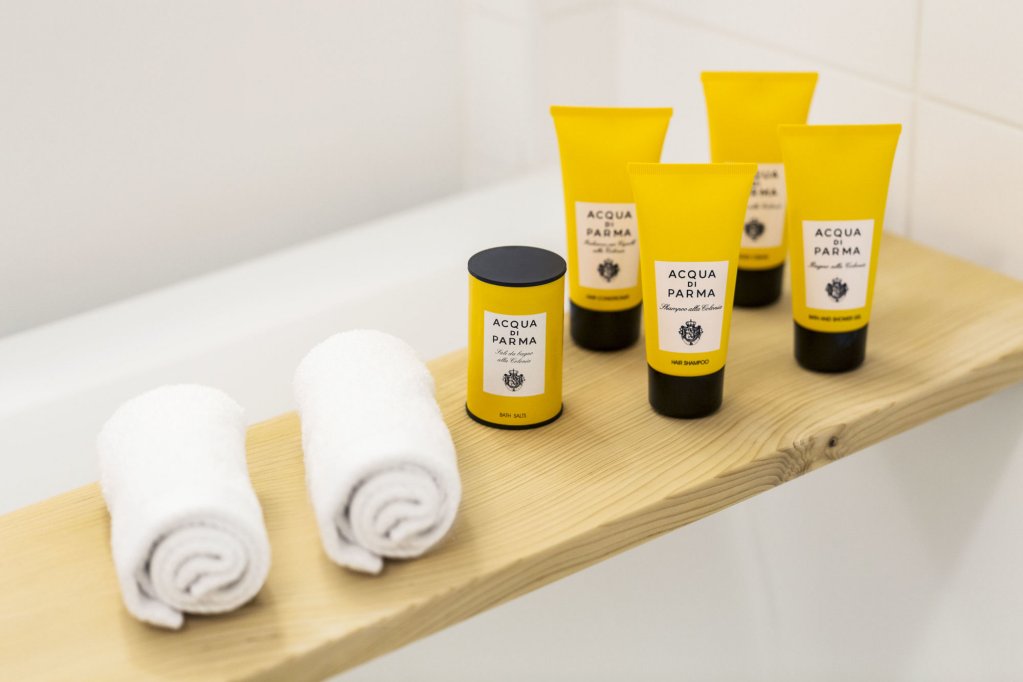 white 1921 courchevel