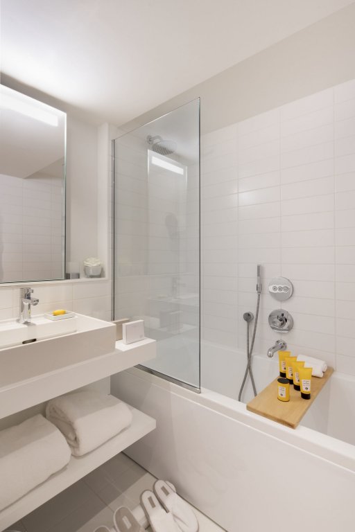 white 1921 courchevel