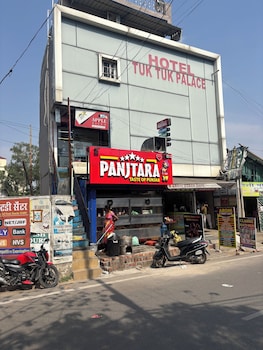 hotel tuk tuk palace