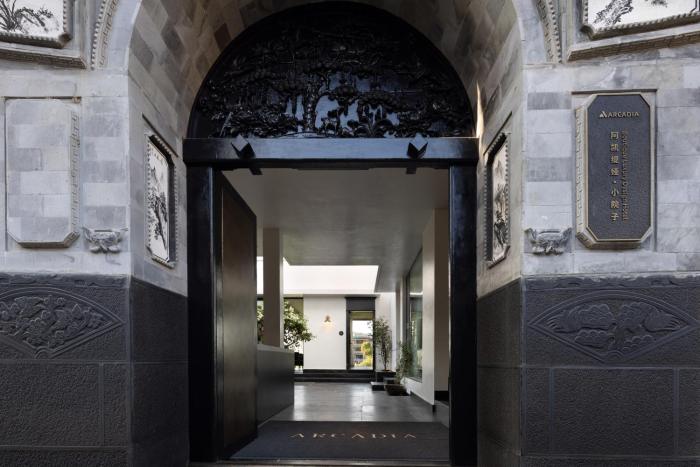 arcadia small courtyard