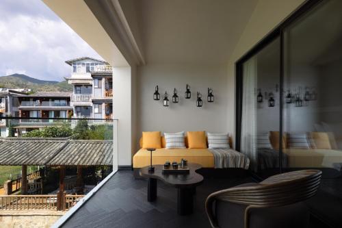 arcadia small courtyard
