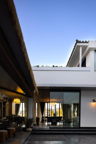 arcadia small courtyard