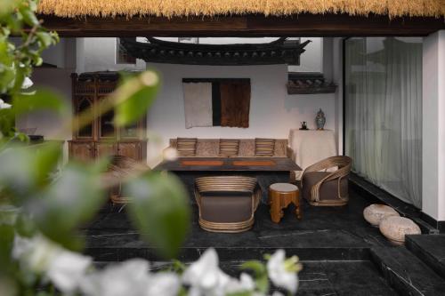 arcadia small courtyard