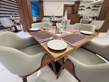 vaishnavi beacon hotel patna