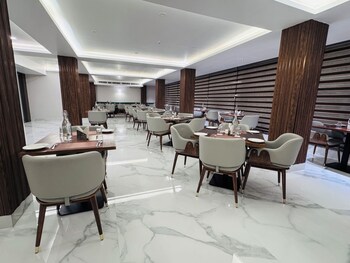 vaishnavi beacon hotel patna