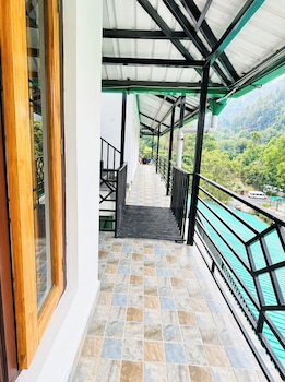hotel the sunlight restaurant bhimtal