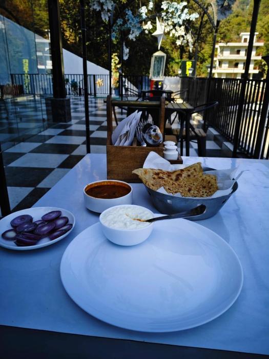 hotel the sunlight restaurant bhimtal