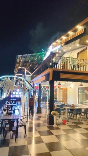 hotel the sunlight restaurant bhimtal