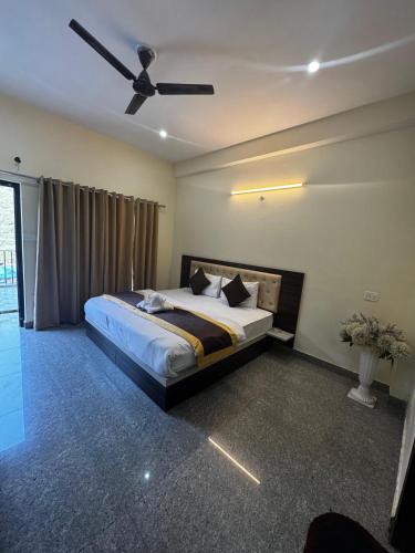 hotel the sunlight restaurant bhimtal