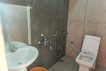 New Surya Deluxe Boarding And Lodging,,3 star